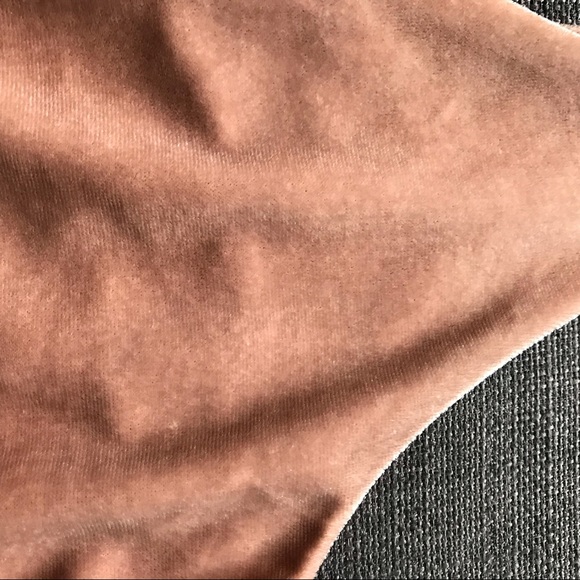 Velvet dress. Brunette the Label - Picture 3 of 4